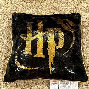 Harry potter sequin pillow, glasses or hp.